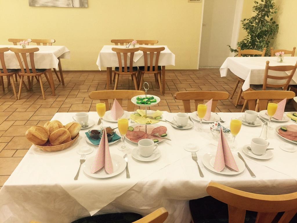 Pension Lindenhof Лимбург-на-Лане Екстериор снимка